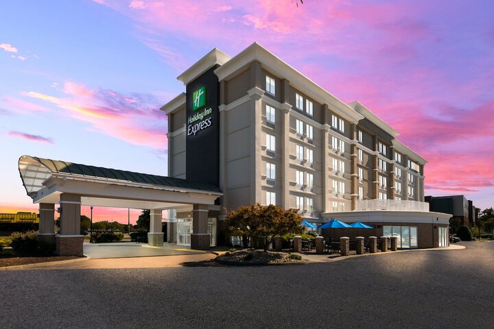 Holiday Inn Express Hampton - Coliseum Central by IHG