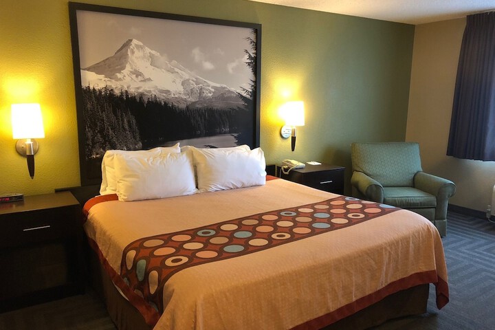Room 10 of 38