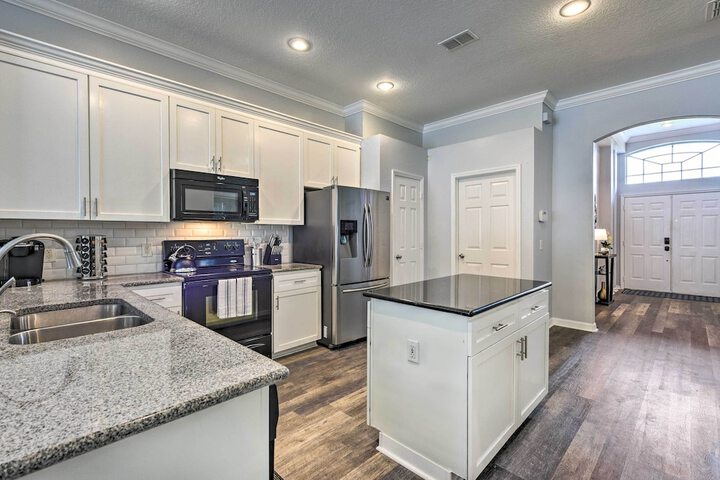 Apopka Single-story Home w / Private Lanai + Pool!