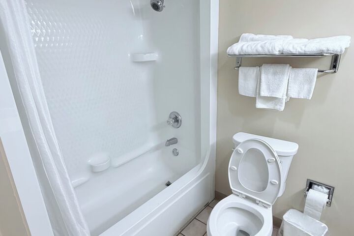 Collins Inn & Suites
