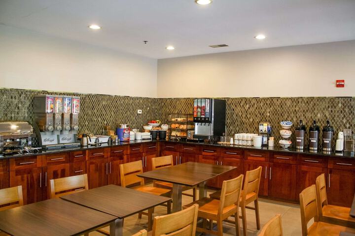 Breakfast/Coffee Service 24 of 29