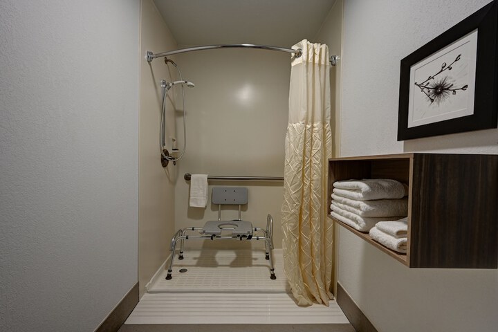 Country Inn & Suites by Radisson Pierre, SD