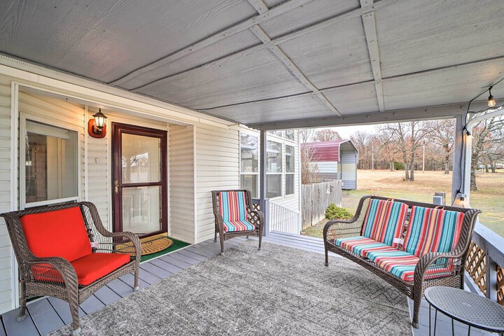 Eufaula Escape w / Deck - Steps to Lake!