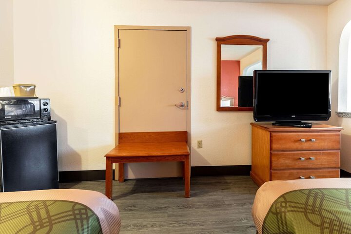 Room 8 of 41