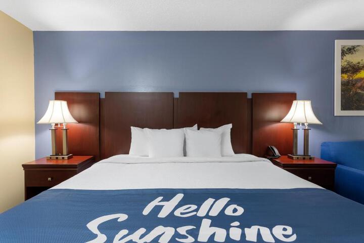 Days Inn by Wyndham Chipley