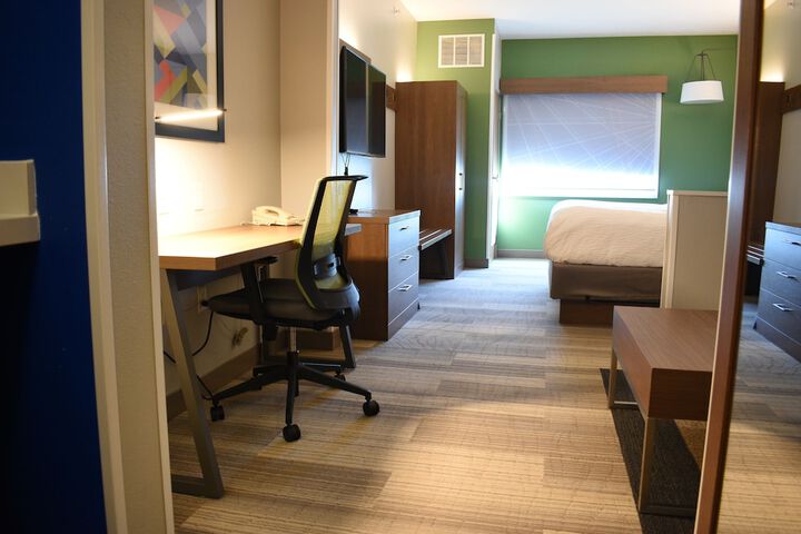 Room 37 of 77