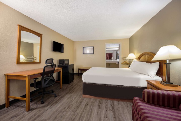 Room 30 of 49