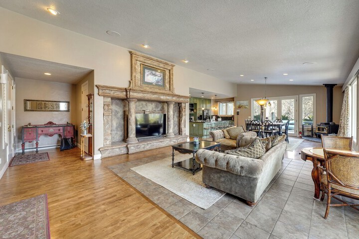Hot Tub & Snake River Views at Twin Falls Home