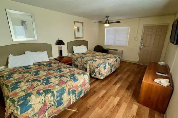 Room 10 of 27