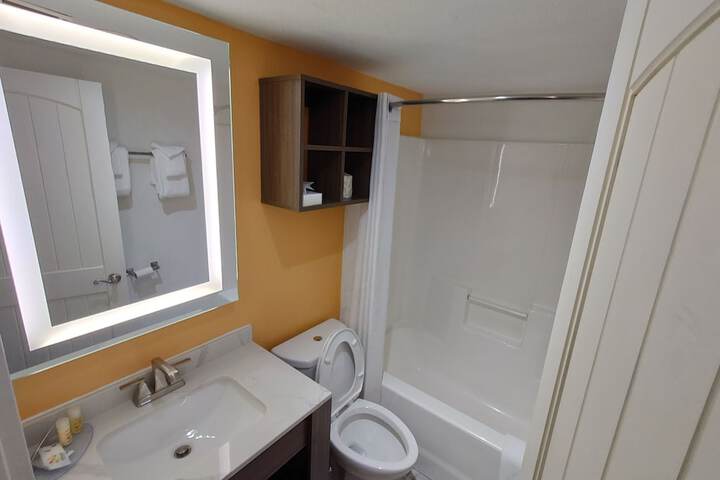 Room 28 of 33