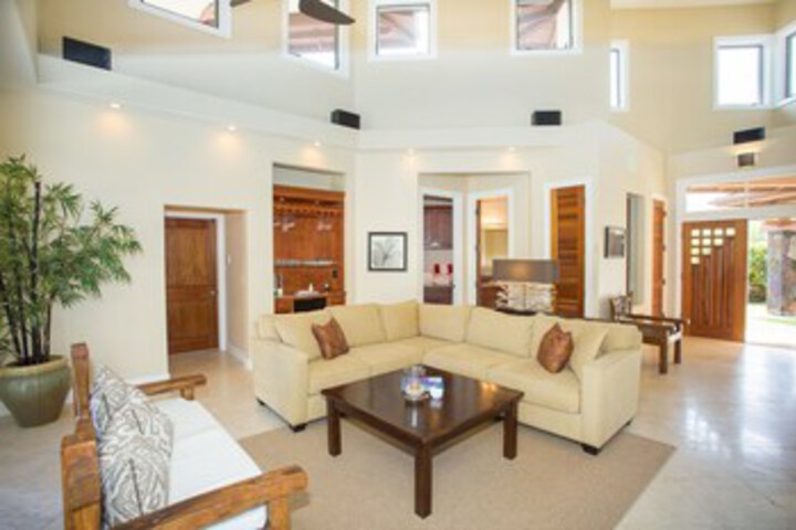Pineapple Hale - Four Bedroom Home