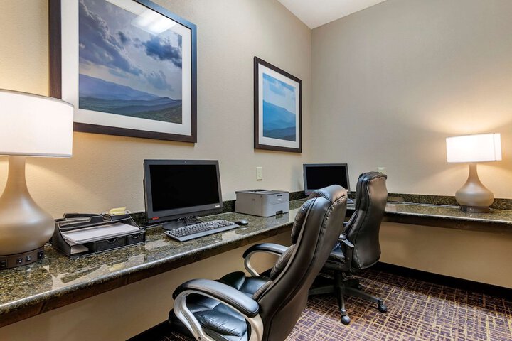 Business Center 36 of 36