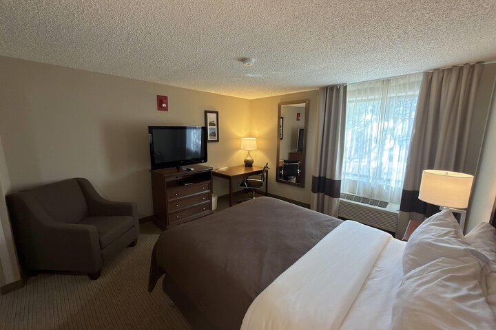 Wingate by Wyndham Utica