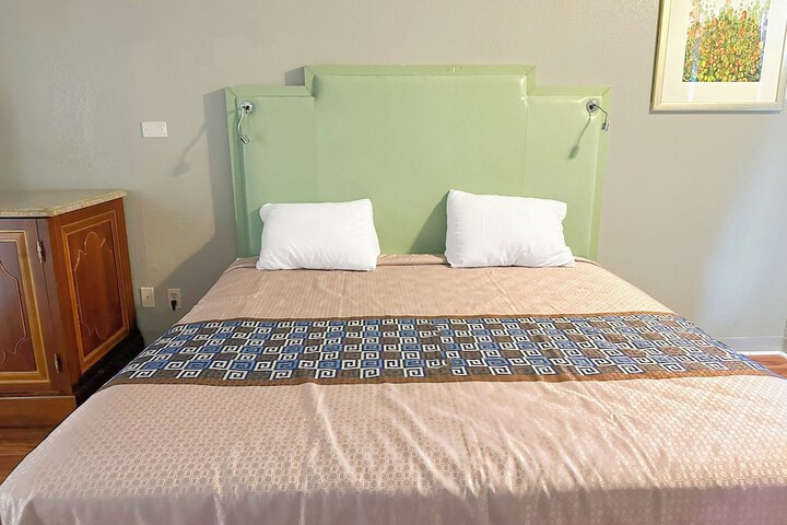 Room 28 of 67