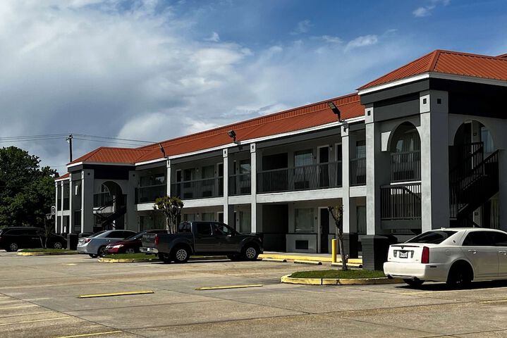 Hotel 7 of 68