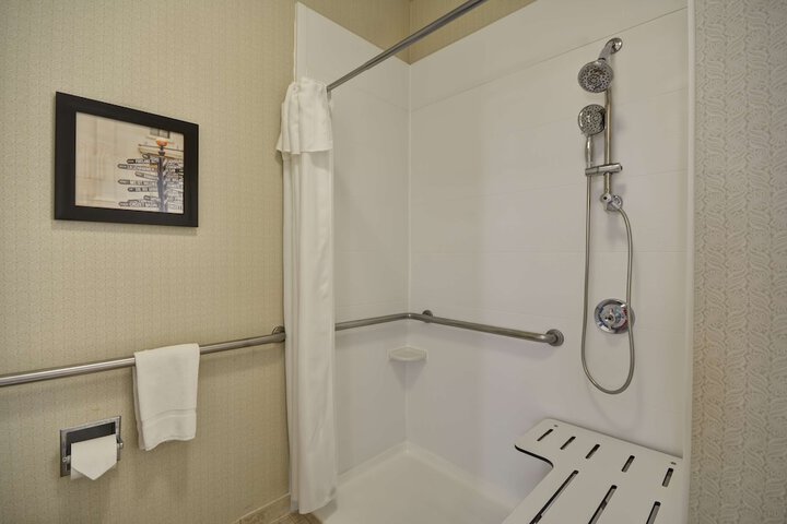 Room 13 of 42