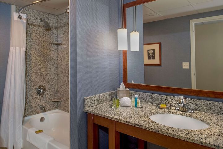 DoubleTree by Hilton St. Louis - Westport