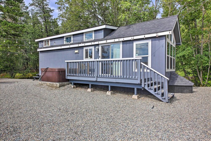 Eureka Tiny Home w / Hot Tub & Community Beach!