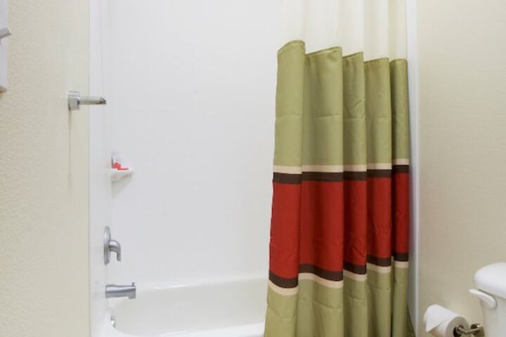 Room 8 of 16