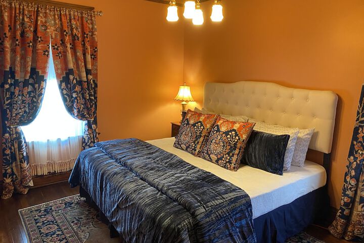 Vineyard Mansion & Carriage House Bed & Breakfast