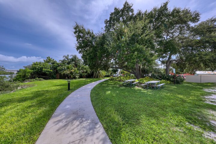 BeachTrail Lodging