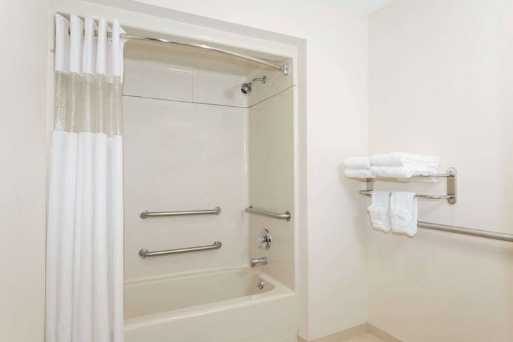 Room 16 of 22