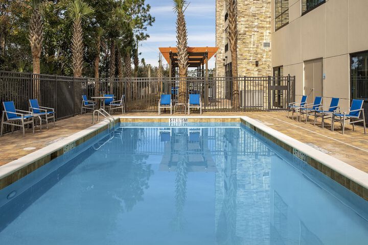 Pool 10 of 52