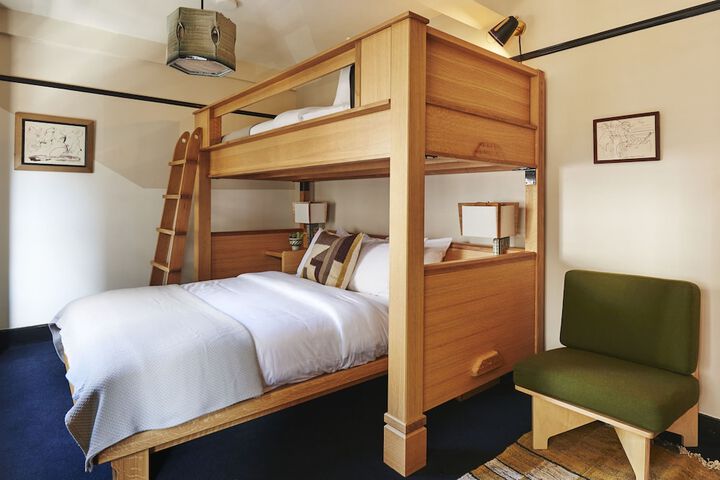 Room 34 of 102