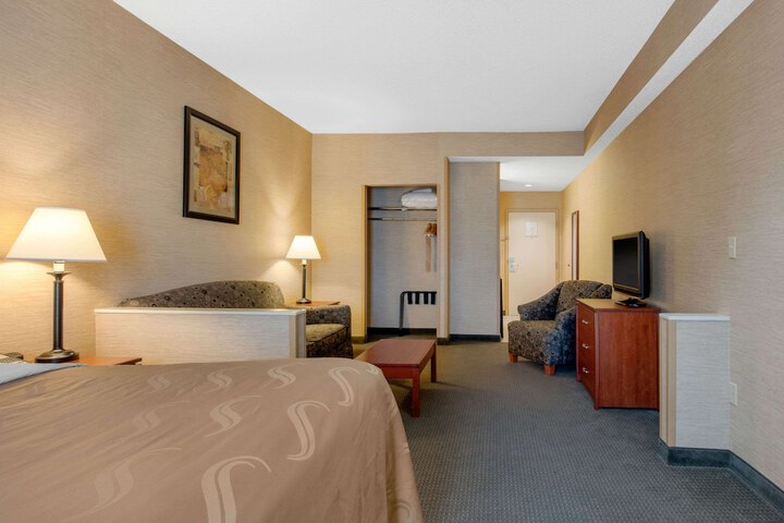 Room 26 of 38