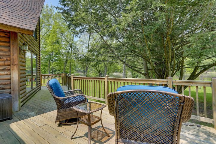 Pocono Dog-Friendly Home on River