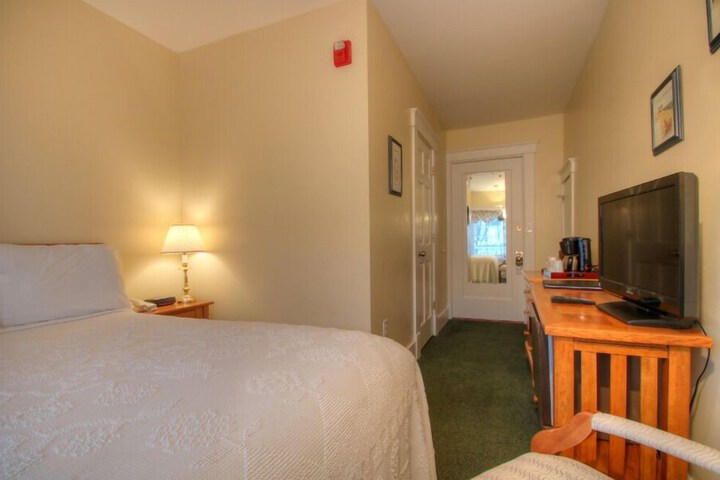 Room 72 of 92