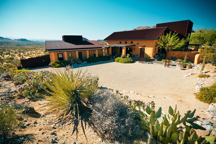 Hotel Exterior 50 of 55