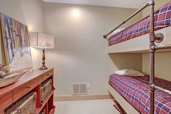 Room 17 of 31