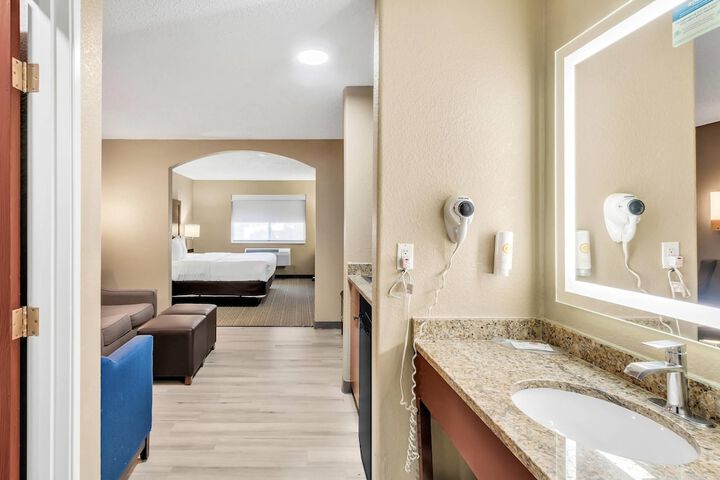 Comfort Suites Lakewood - Denver