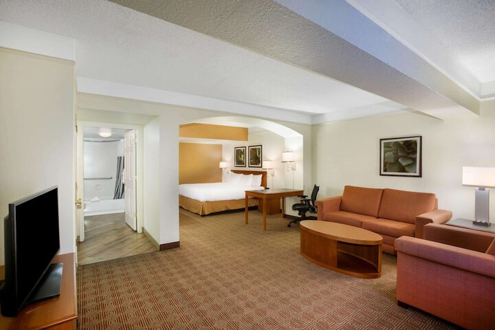 Room 16 of 33