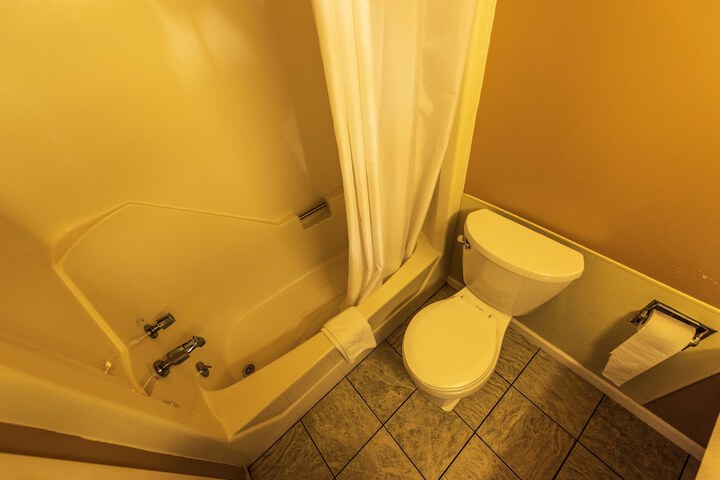 Room 32 of 68