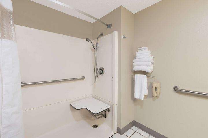 Room 8 of 16