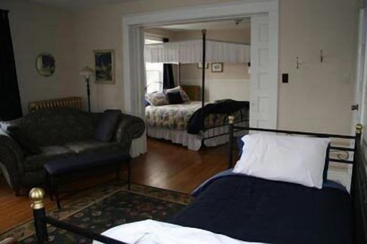 Room 28 of 35