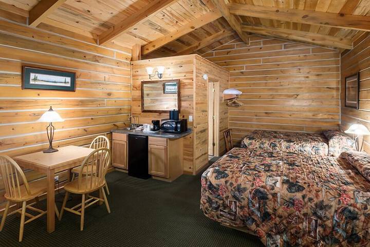 Rock Crest Lodge & Cabins