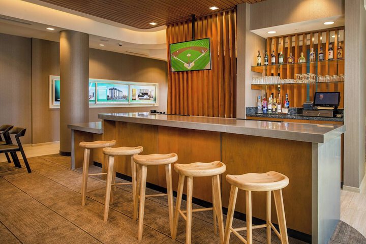 Hotel Interior 10 of 27