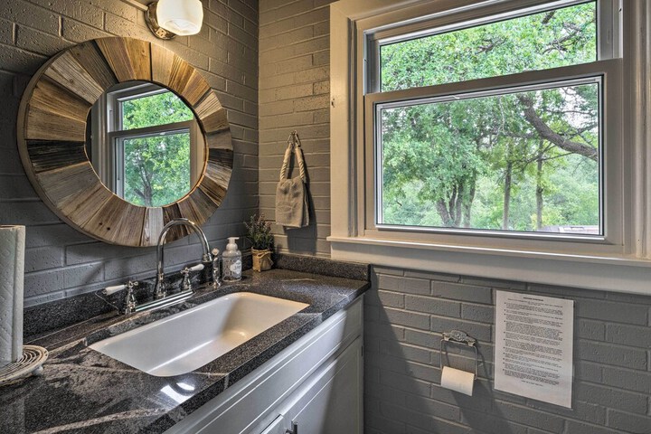 Chic Family-friendly Home With Outdoor Oasis!
