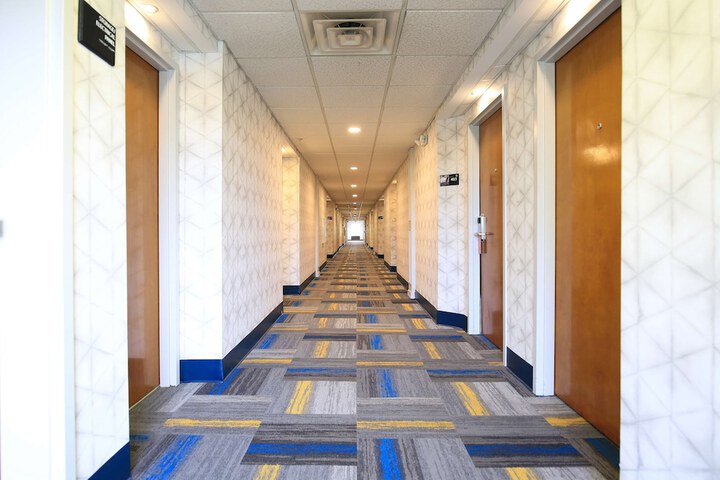 Ballroom/Hall 38 of 42