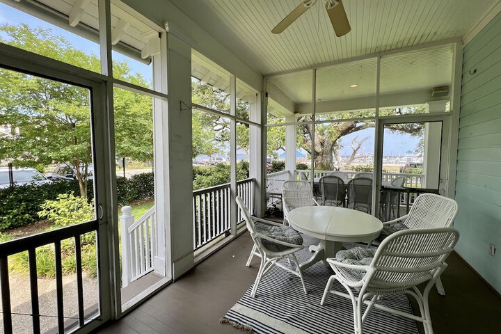 Bay Town Inn