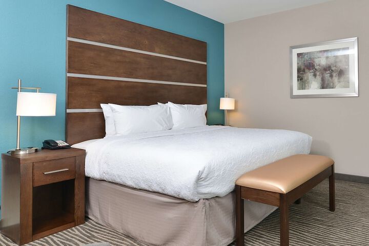 Hampton Inn & Suites Des Moines Downtown