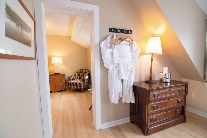 Room 10 of 77