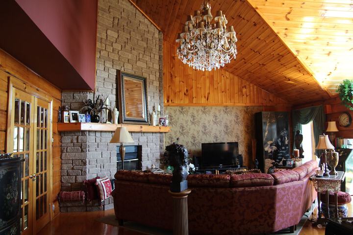 Lounge 46 of 54