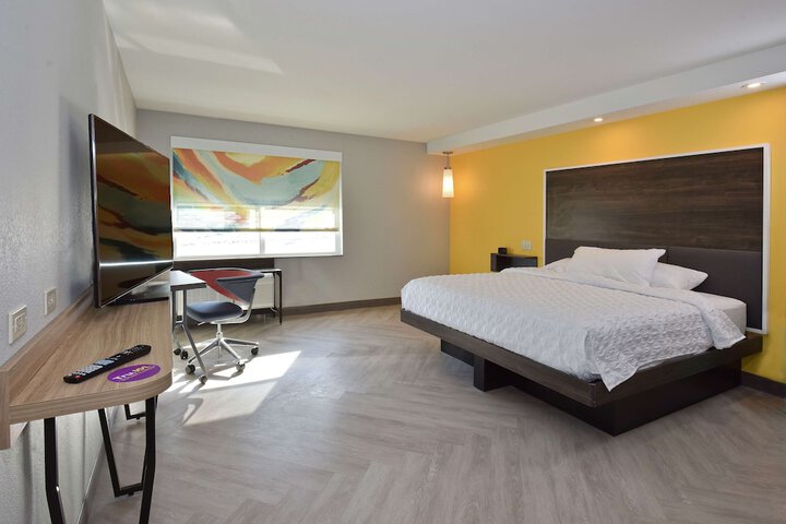 Room 11 of 40
