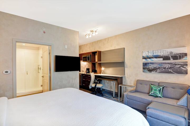 Room 21 of 32