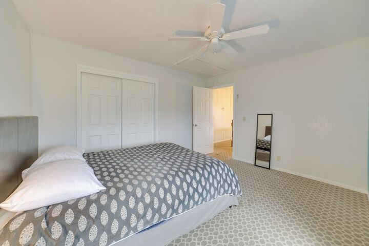 Pet-friendly Hollister Getaway w / Grill!