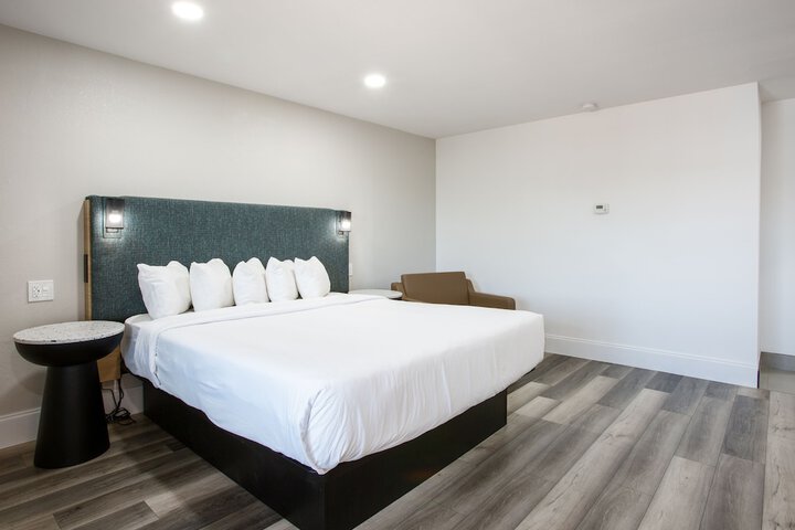 Room 34 of 82